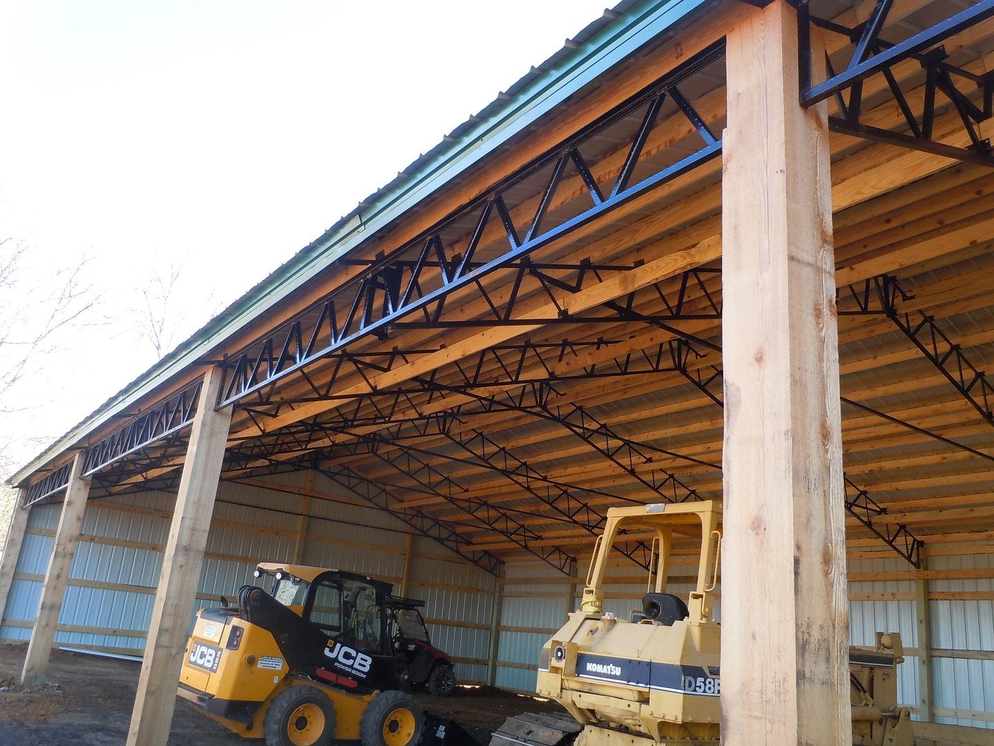 40x80steeltrusspolebarnkitwithbarjoist17.jpg Photo by Armour_Metals